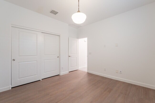 Building Photo - 9616 E Tango Ave