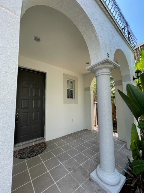 Building Photo - 507 S Westland Ave