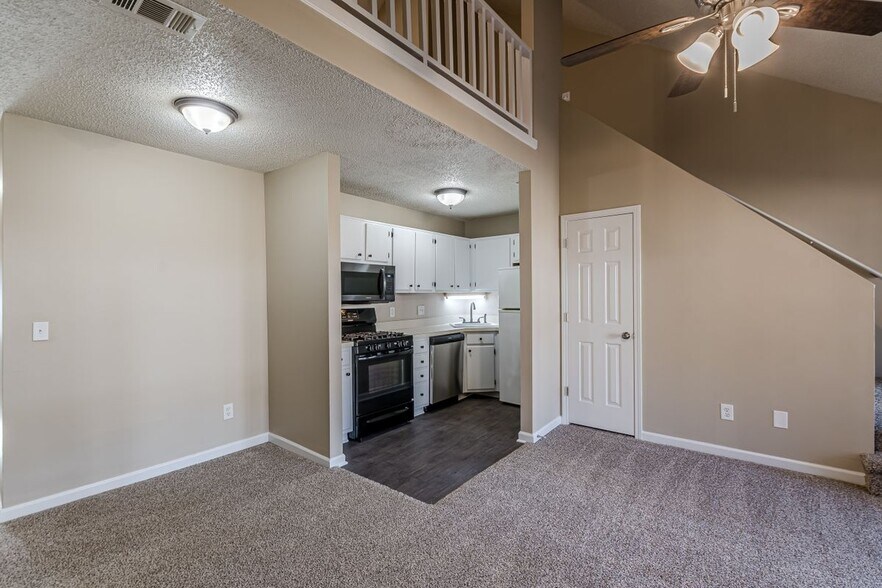 Building Photo - 9018 Stoneleigh Trce