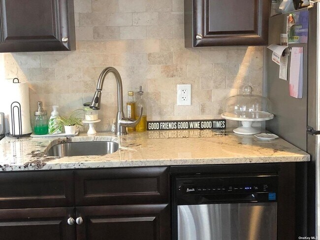 Building Photo - 1528 Carl Ave