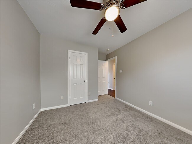 Primary Photo - 4002 Old Pine Grove Dr