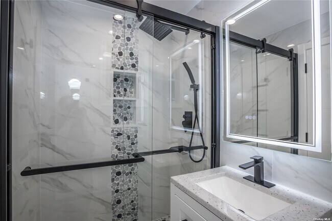 Building Photo - 67-17 Myrtle Ave