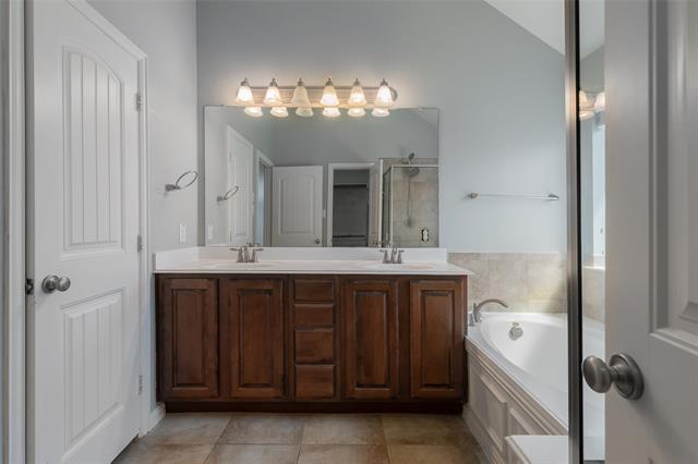 Building Photo - 2945 Mandalay Dr