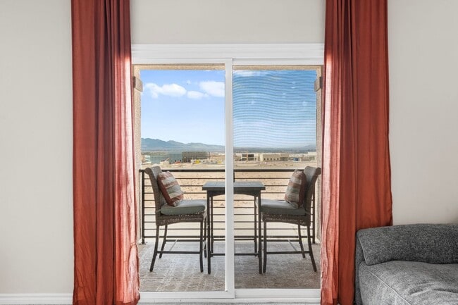 Building Photo - Beautiful 2 Story TownHome in Inspirada