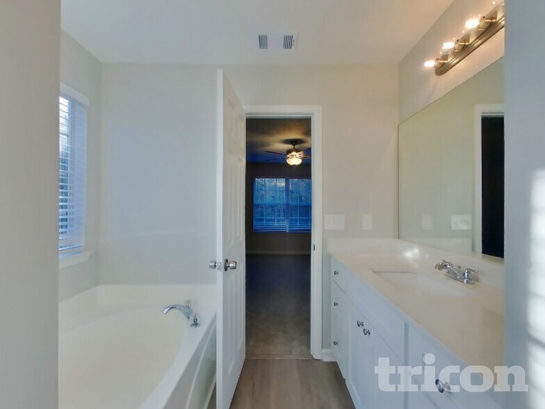 Building Photo - 40 Shenandoah Dr