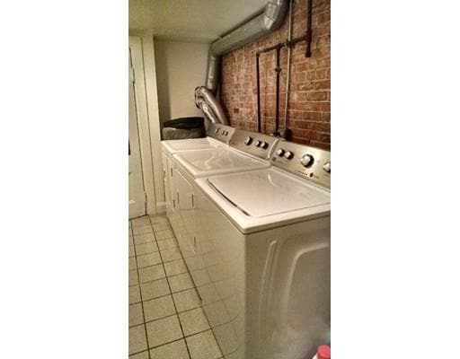 Building Photo - 411 Beacon St