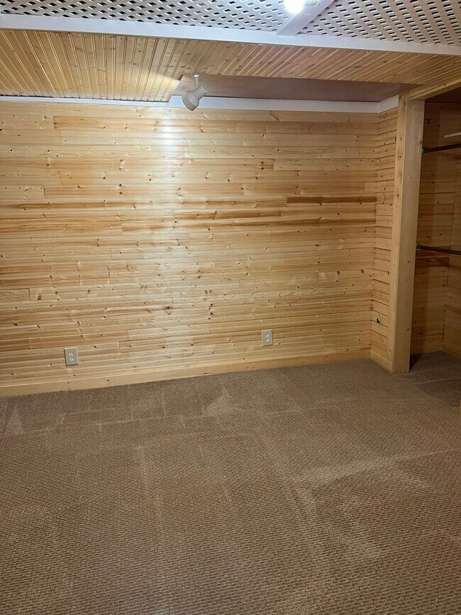 Building Photo - 102 E Erie St