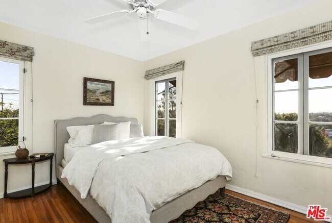 Building Photo - 2071 Escarpa Dr