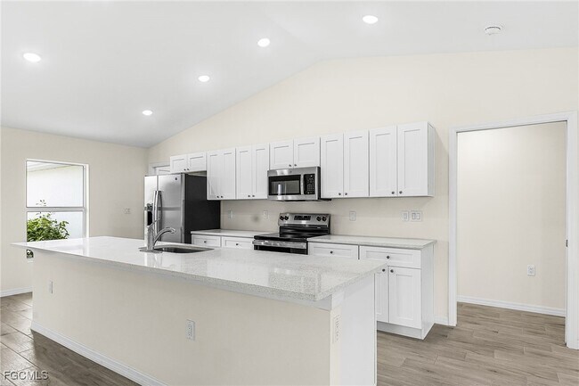 Building Photo - 3916 NE 9th Pl