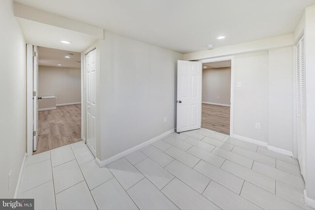 Building Photo - 4617 Creek Shore Dr