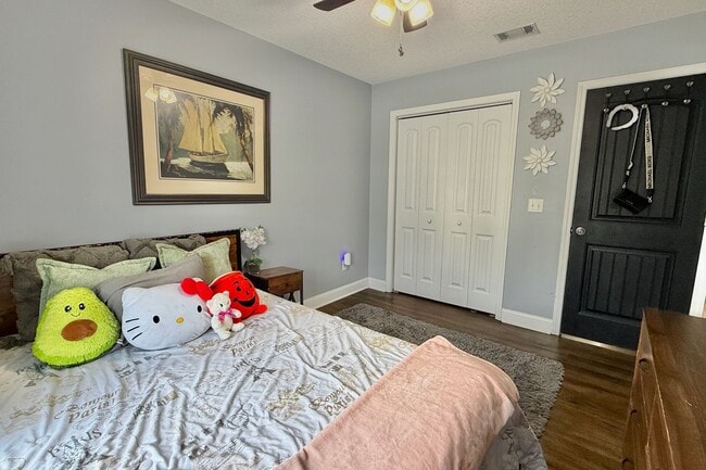 Building Photo - AVAILABLE NOW! (Small Pets Preferred) | $500 RENT CREDIT