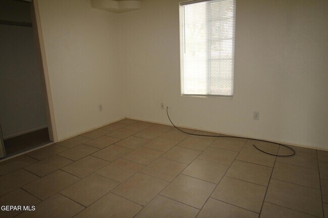 Building Photo - 456 Passmore Rd
