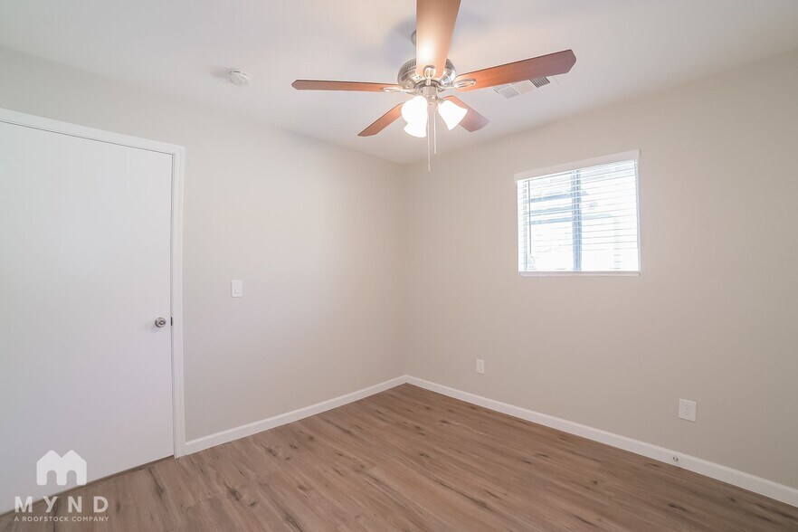 Building Photo - 8336 N 105th Ln