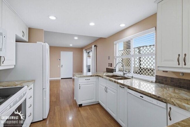 Building Photo - Beautiful 3Bdm 2Ba Home with Scenic Views in Rancho Peñasquitos!