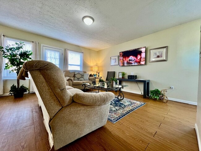 Building Photo - 260 Overbrook Ct