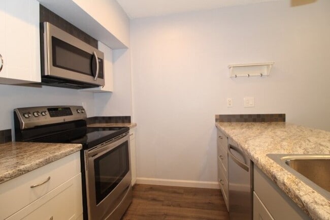 Building Photo - 12313 NE 150th Ct