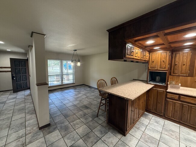 Building Photo - 708 S Monte Vista St