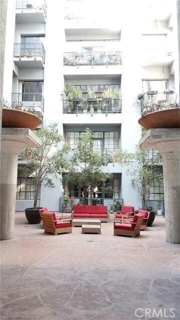 Building Photo - 420 S San Pedro St