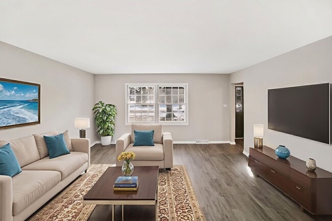 Building Photo - Renovated 4-Bedroom Home in Olympia Fields