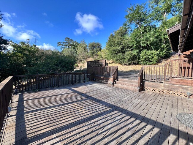 Building Photo - 121 Scenic Dr