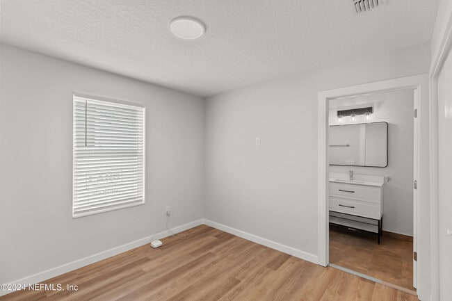 Building Photo - 223 19th St N