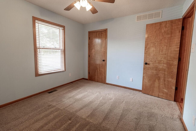 Building Photo - 1302 Look Out Ct