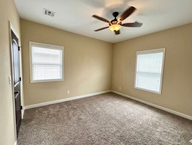 Building Photo - Executive Style Home in Grand Mere