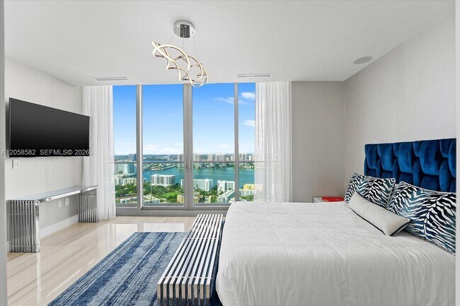 Building Photo - 17901 Collins Ave