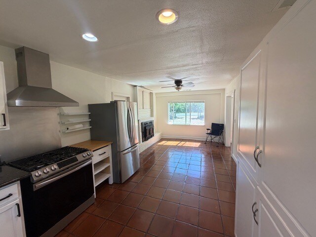 Building Photo - 10861 Live Oak Rd