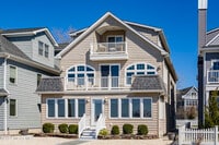 Building Photo - 556 Riverside Dr