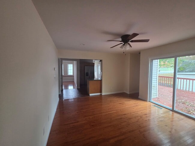 Building Photo - Spacious 5-Bedroom Home for Rent in Goshen...