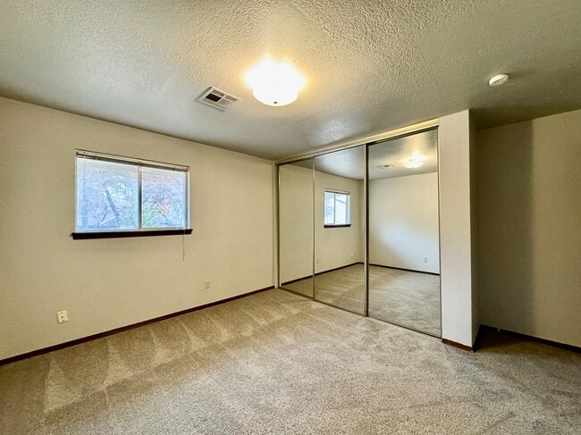 Building Photo - 1824 Windhill Ave