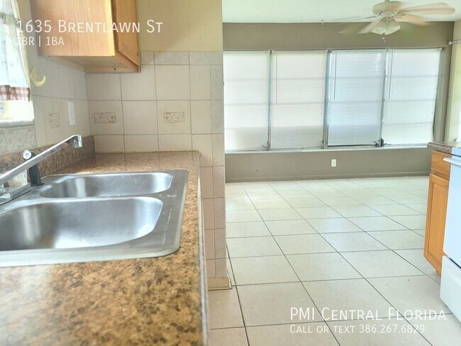 Building Photo - Deltona Bungalow