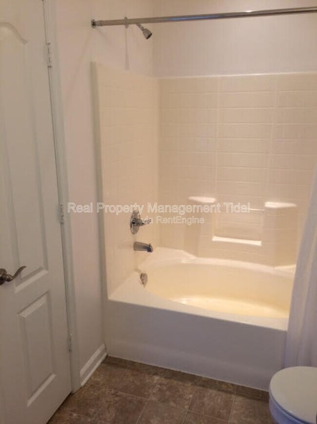 Building Photo - 920 Southmoor Dr