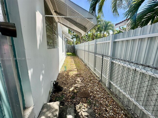 Building Photo - 1520 Garfield St