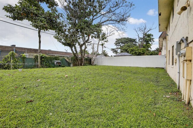 Building Photo - 1721 SW 40th Terrace