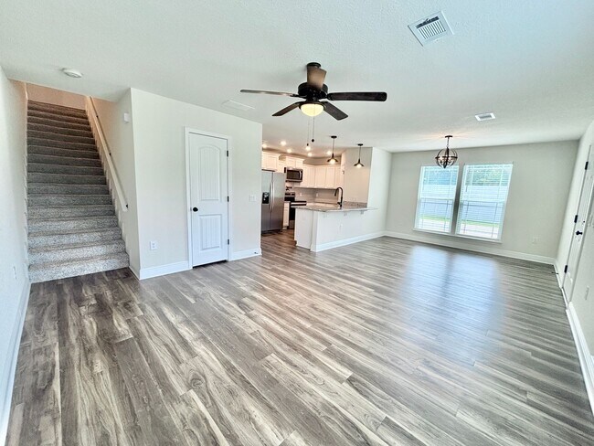 Building Photo - 5031 Peach Dr