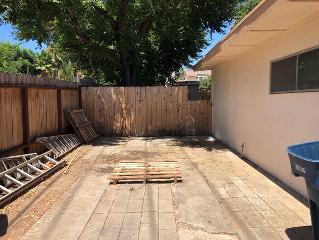 Building Photo - RV/trailer parking