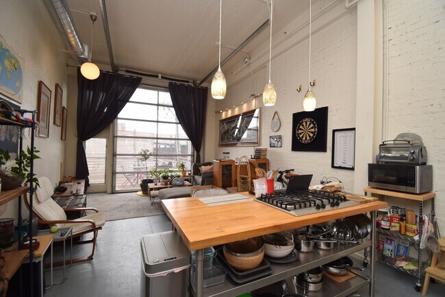 Building Photo - 163 W 200 S