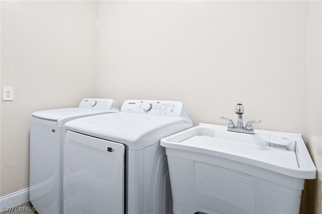 Building Photo - 2708 20th St W