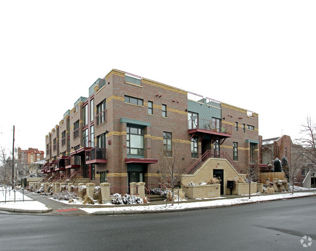 Primary Photo - Washington Street Townhomes