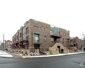 Building Photo - Washington Street Townhomes