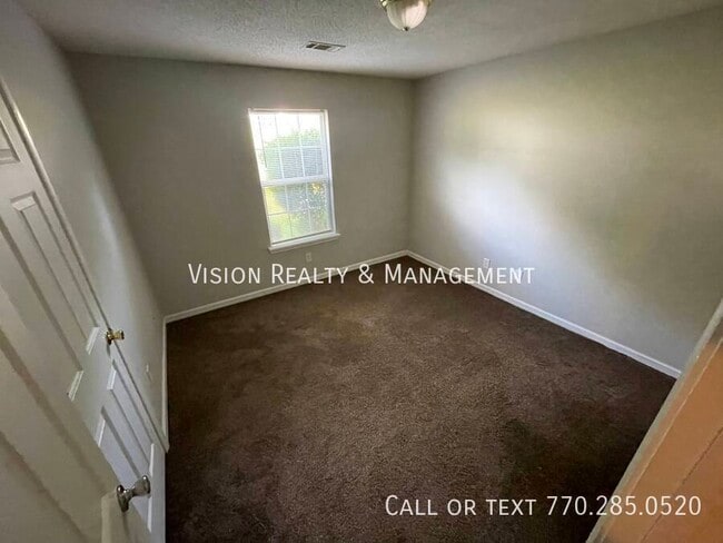 Building Photo - 124 Pin Oak Trail