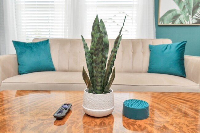 Building Photo - 7823 Gladstone St