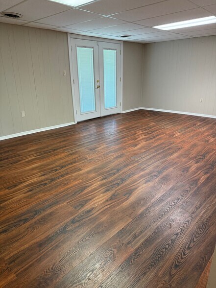 Building Photo - 906 Willcliff Dr