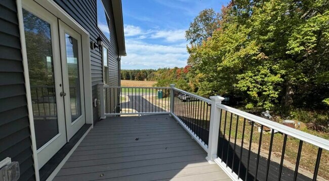 Building Photo - 58 Pleasant St