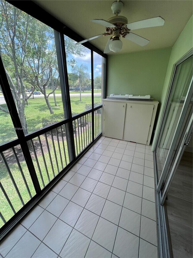 Building Photo - 901 SW 138th Ave
