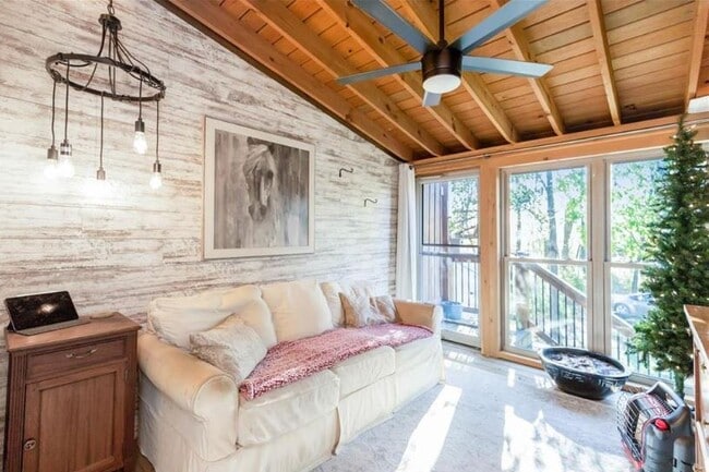 Building Photo - 15126 Glenwood