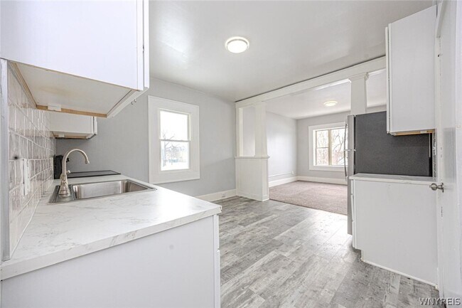 Building Photo - 1204 Niagara St