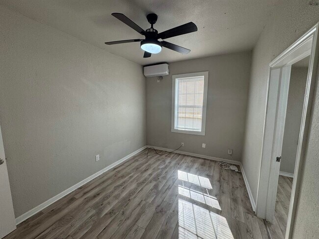 Building Photo - 1904 Grant St